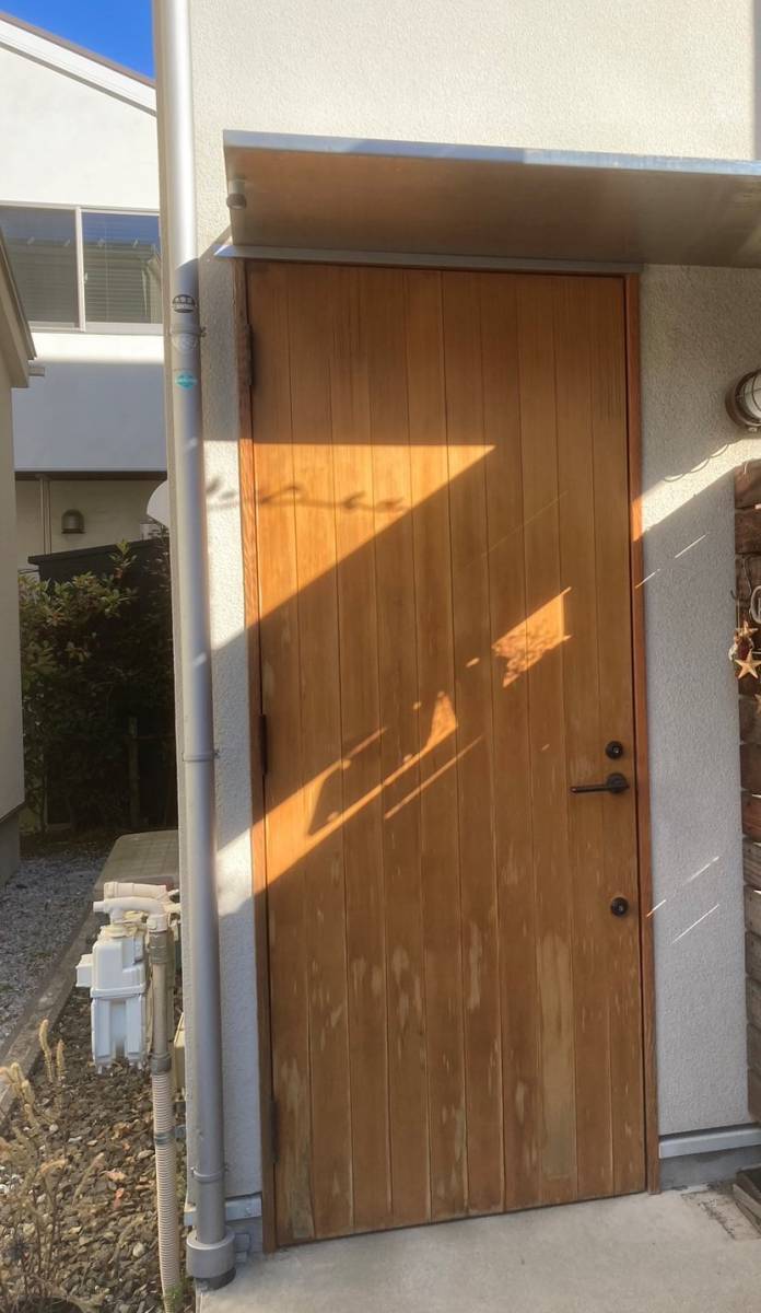 ミネオトーヨー住器の藤沢市 K様邸 玄関ドアリフォームの施工前の写真1