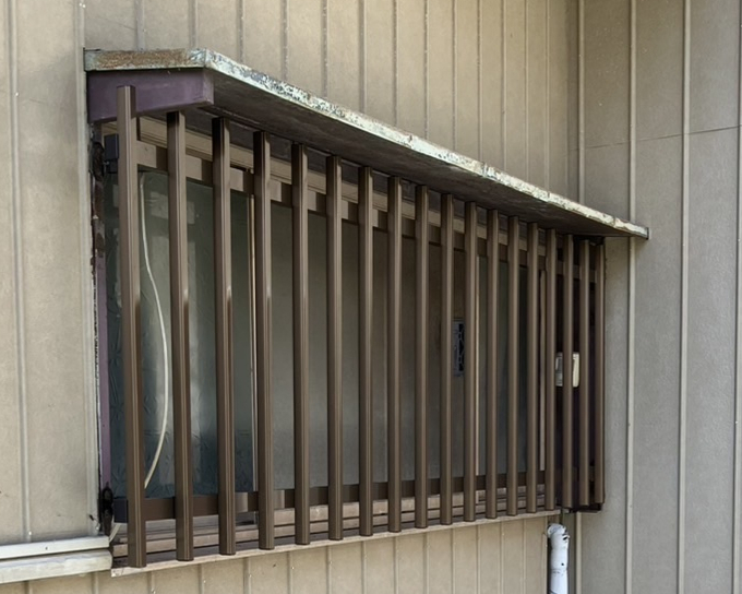 ミネオトーヨー住器の面格子の交換工事 大磯町の施工後の写真1