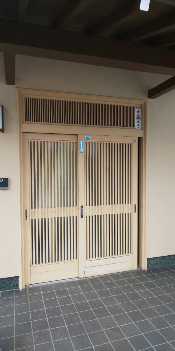 青梅トーヨー住器 所沢店のリシェント 玄関 引戸の施工前の写真1