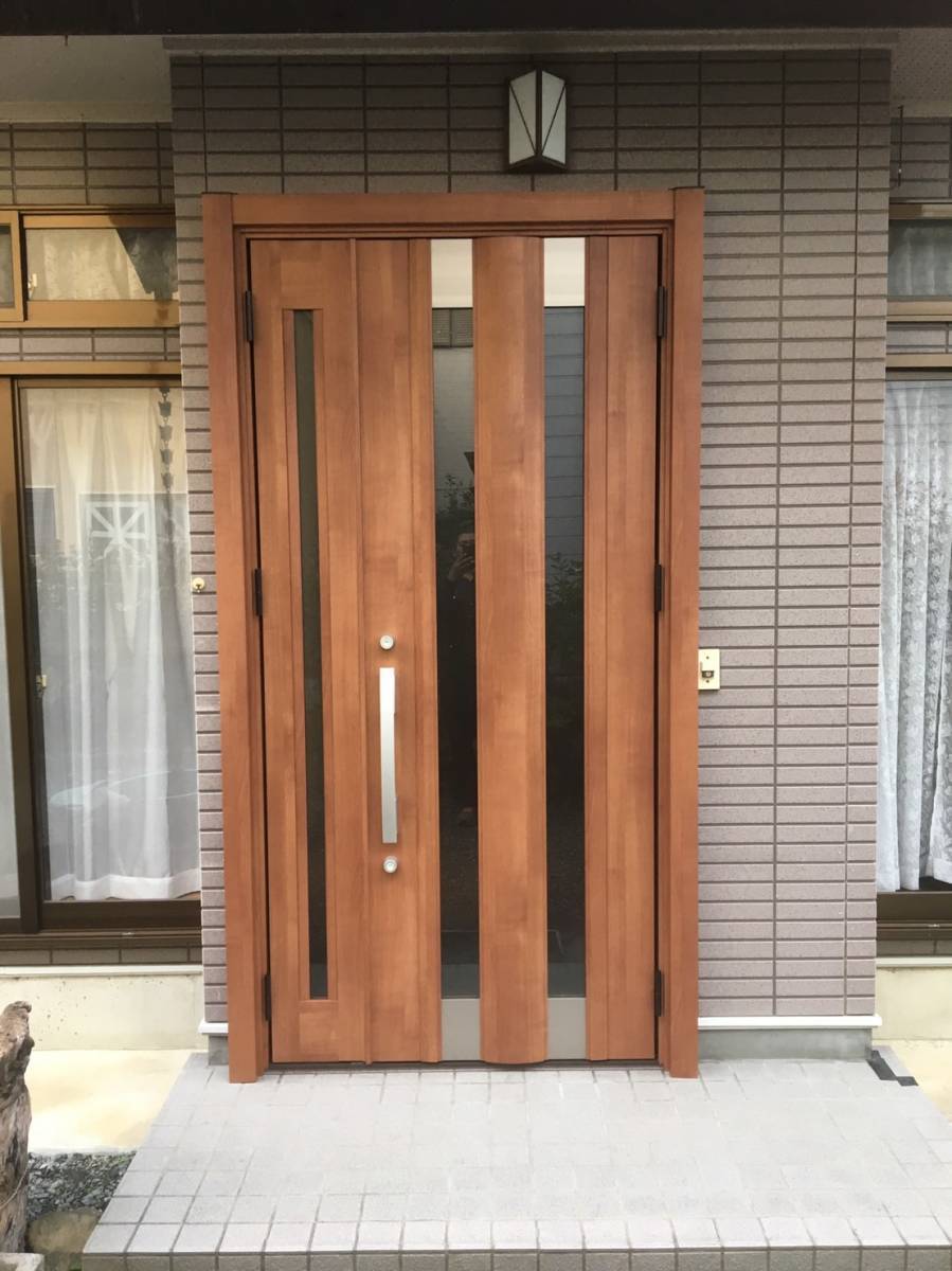 青梅トーヨー住器 所沢店のリシェント 玄関の施工後の写真1