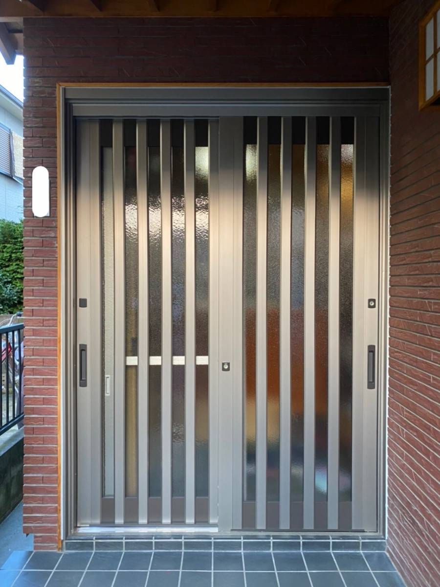 青梅トーヨー住器 所沢店のリシェント 玄関引き戸の施工後の写真1
