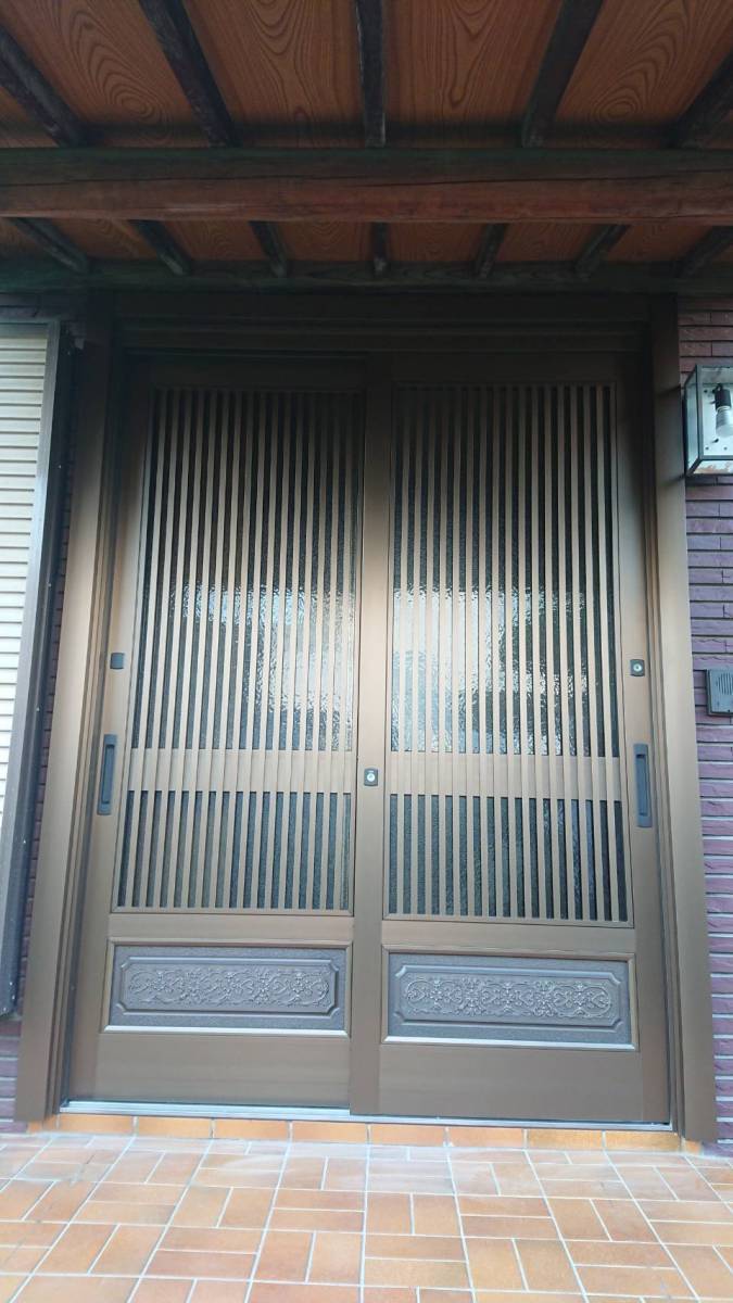 青梅トーヨー住器 所沢店のリシェント 玄関引き戸の施工後の写真1