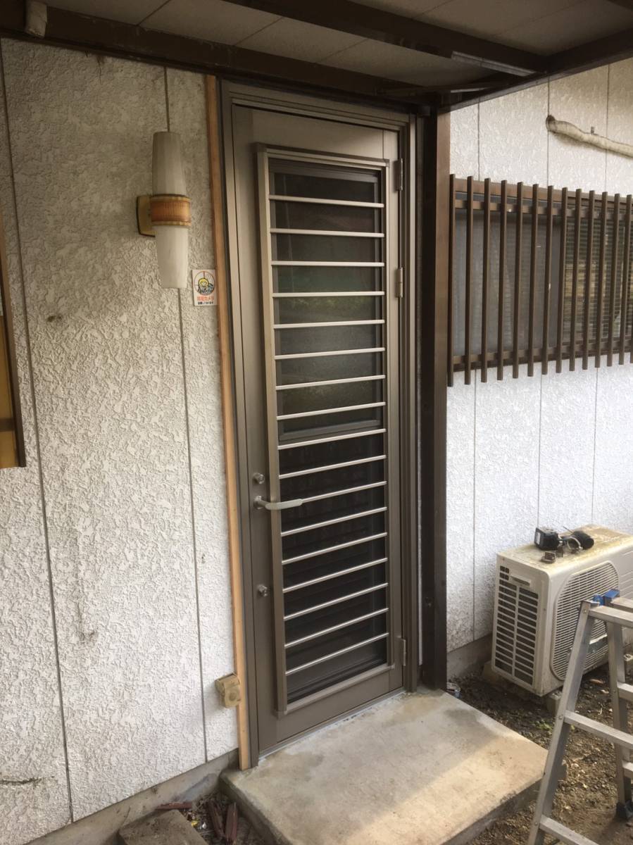 青梅トーヨー住器 所沢店のリシェント 勝手口ドアの施工後の写真1