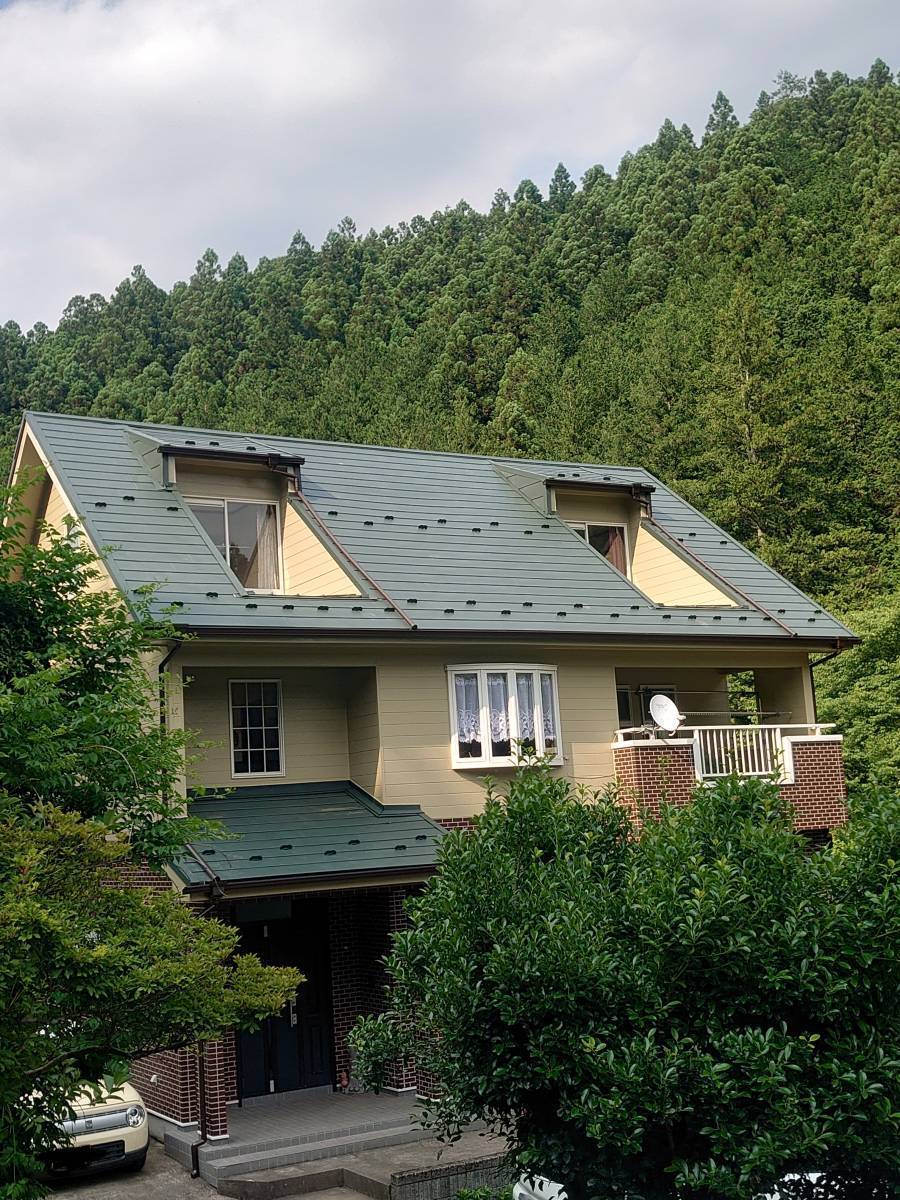 青梅トーヨー住器 所沢店の屋根 リフォーム カバー工法の施工後の写真2