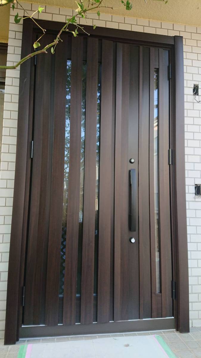 青梅トーヨー住器 所沢店のリシェント 玄関の施工後の写真1