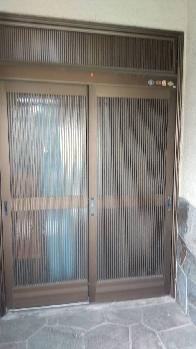 青梅トーヨー住器 所沢店のリシェント 玄関引き戸の施工前の写真1