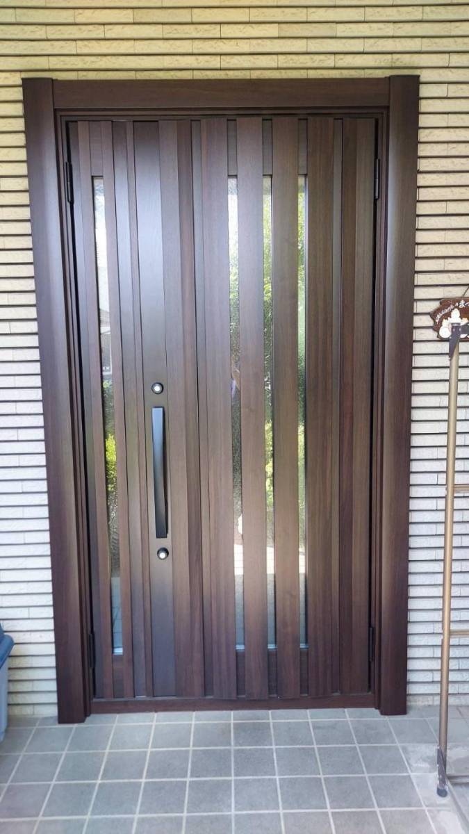 青梅トーヨー住器 所沢店の新しい玄関にリフォームして、性能もUPしました!の施工後の写真1