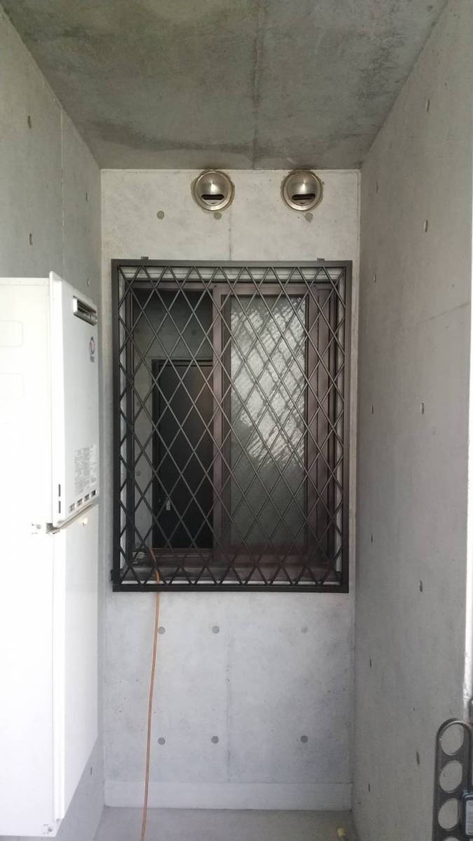 青梅トーヨー住器 所沢店の防犯面が心配・・・というお悩みを解決!の施工後の写真1