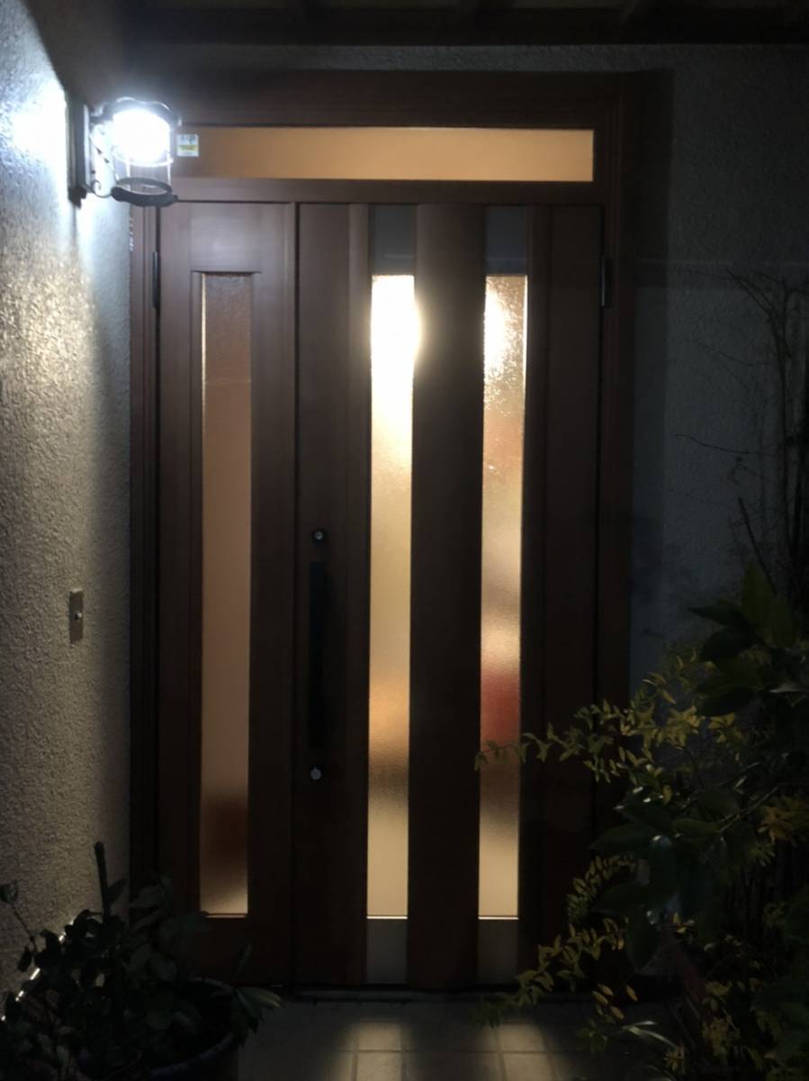 青梅トーヨー住器 所沢店の痛んでしまったドアをなんとかしたい!!の施工後の写真1