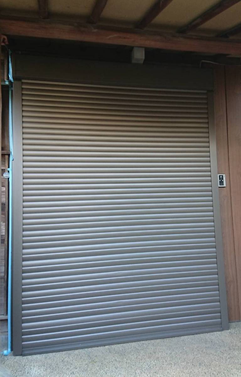 青梅トーヨー住器 所沢店のお庭で元気に走り回るわんちゃんが玄関にぶつかるから心配。わんちゃんを救え!の施工後の写真1