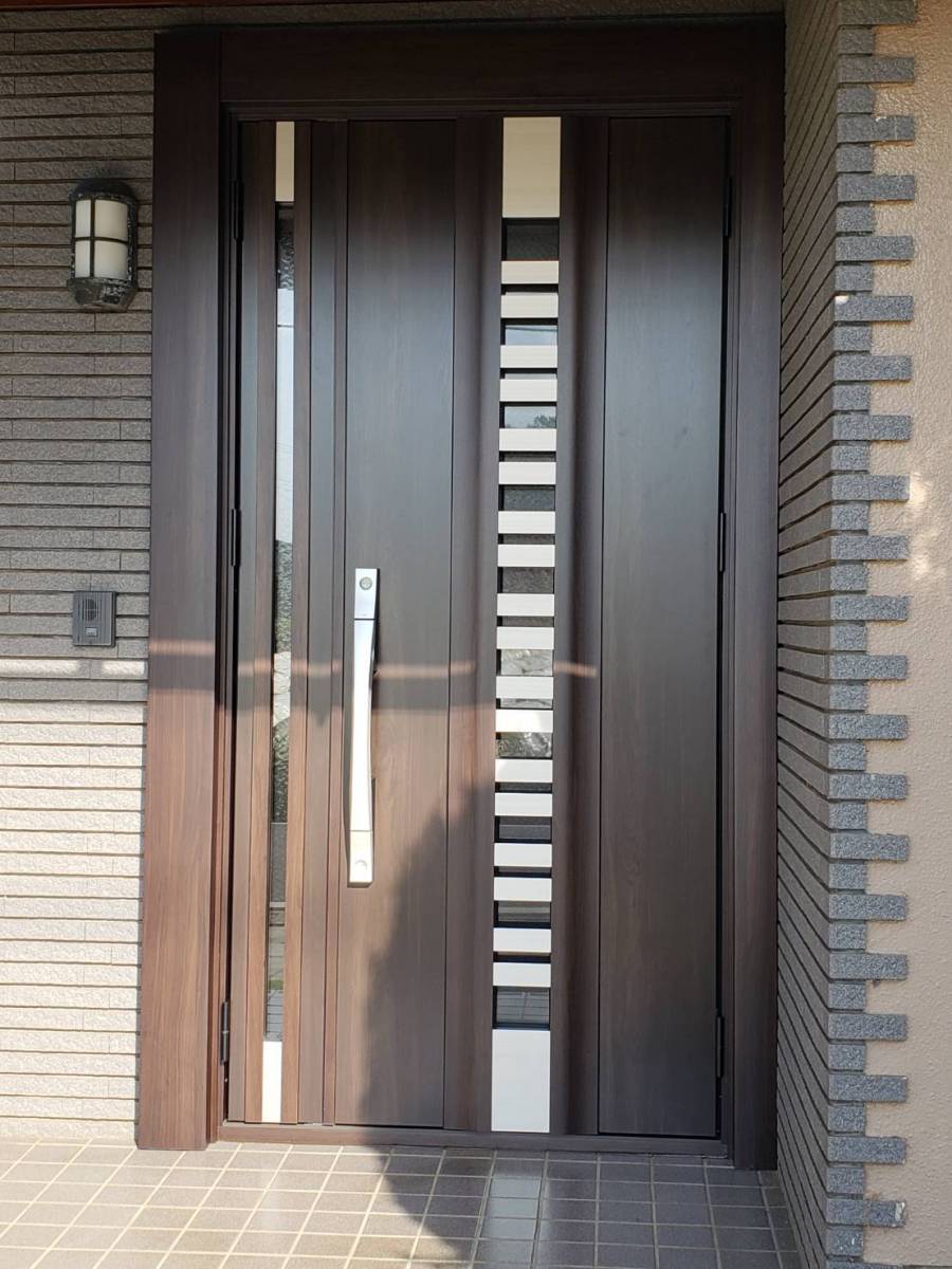 青梅トーヨー住器 所沢店の玄関ドア変えたいけど、高額でしょう???の施工後の写真1
