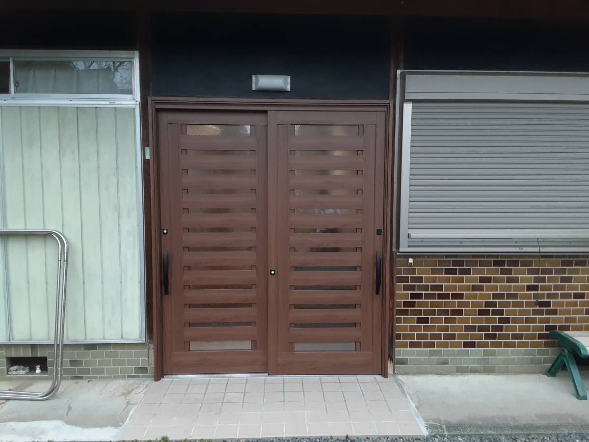 すまい:Reの0101 リフォーム玄関引戸 橋本市 リシェント引戸の施工後の写真1