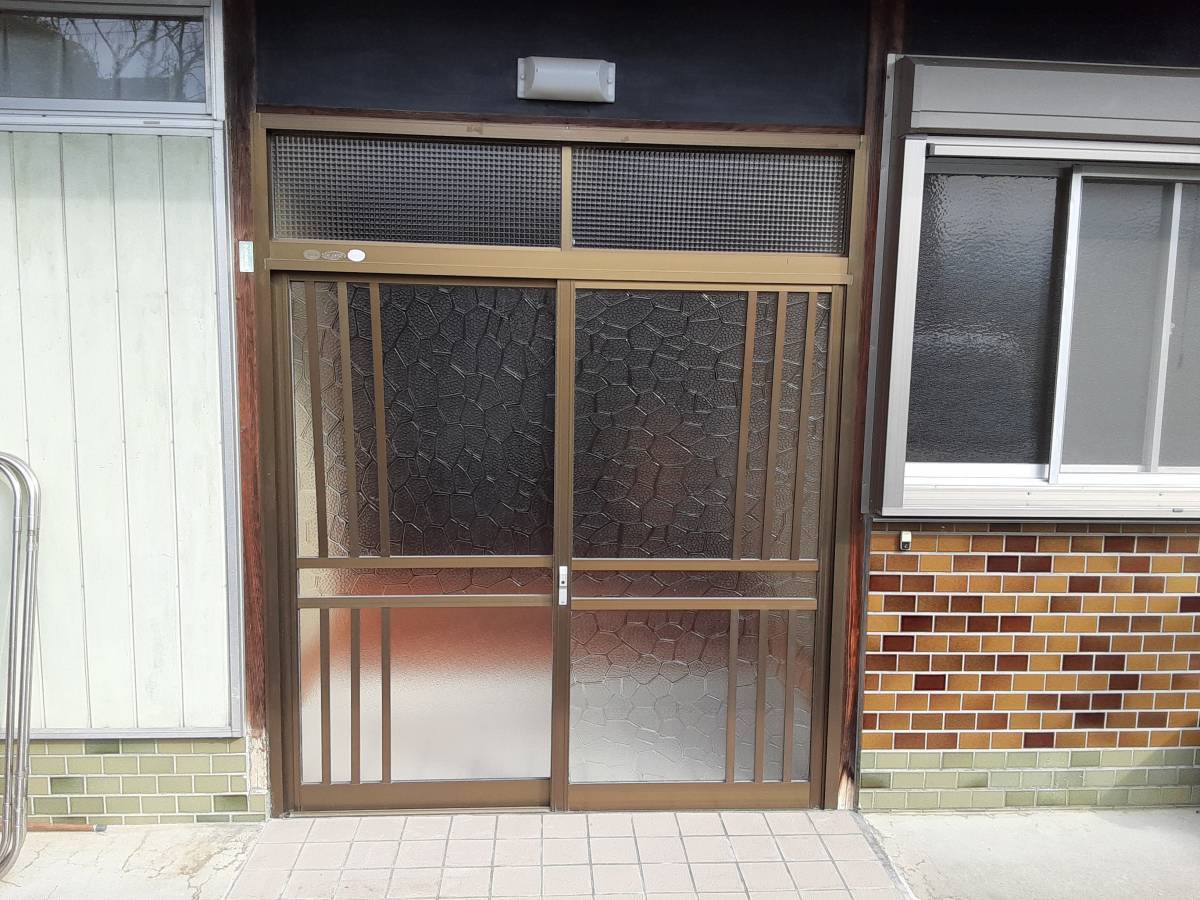 すまい:Reの0101 リフォーム玄関引戸 橋本市 リシェント引戸の施工前の写真1