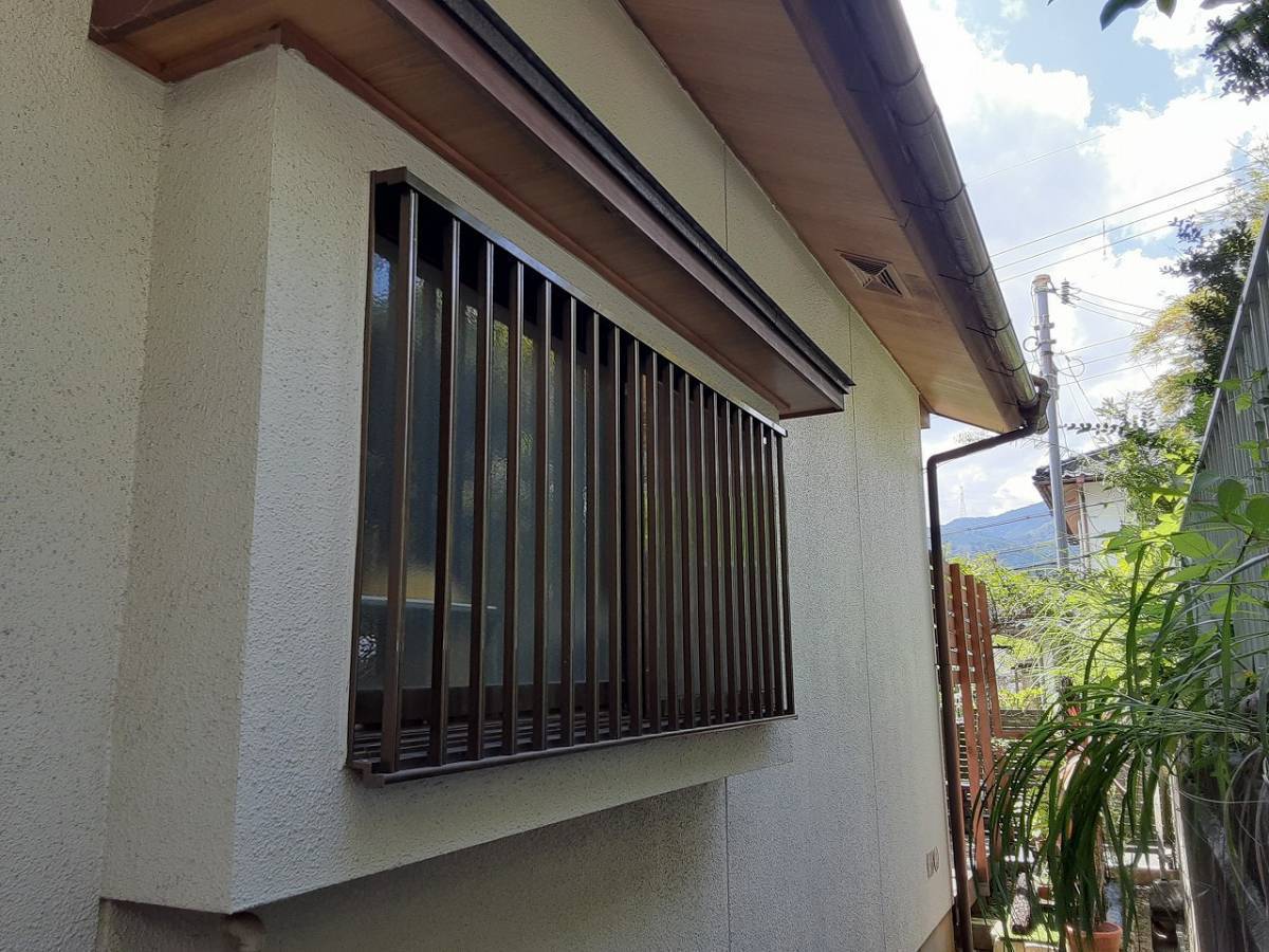 すまい:Reの0103 目隠し面格子 橋本市城山台 目隠し可動ルーバーの施工前の写真1