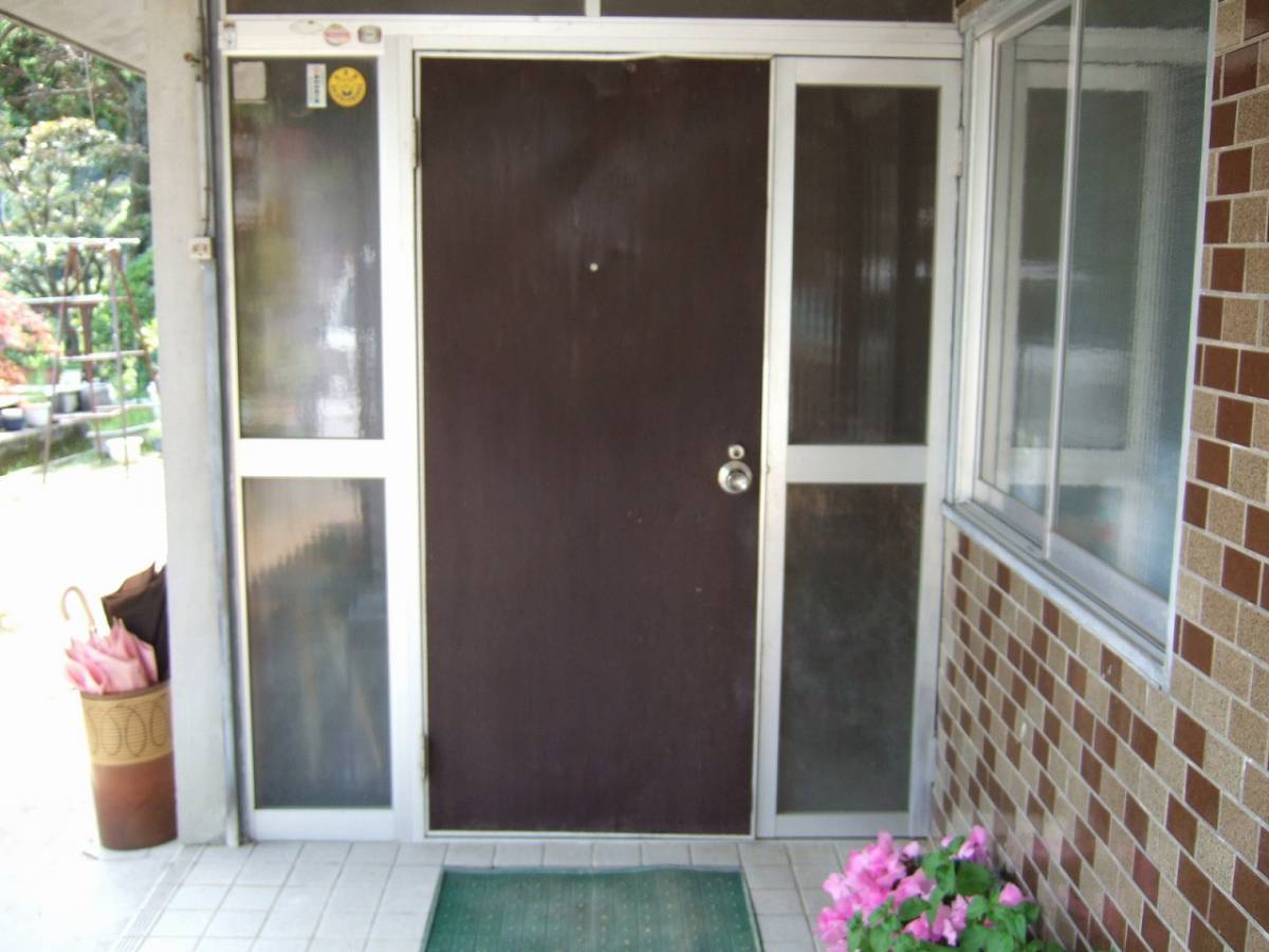 すまい:Reの0109 玄関ドア交換 和歌山県伊都郡かつらぎ町の施工前の写真1