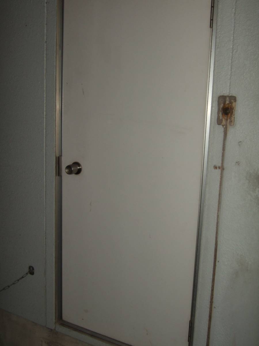 すまい:Reの0110 勝手口ドア交換 橋本市の施工前の写真1
