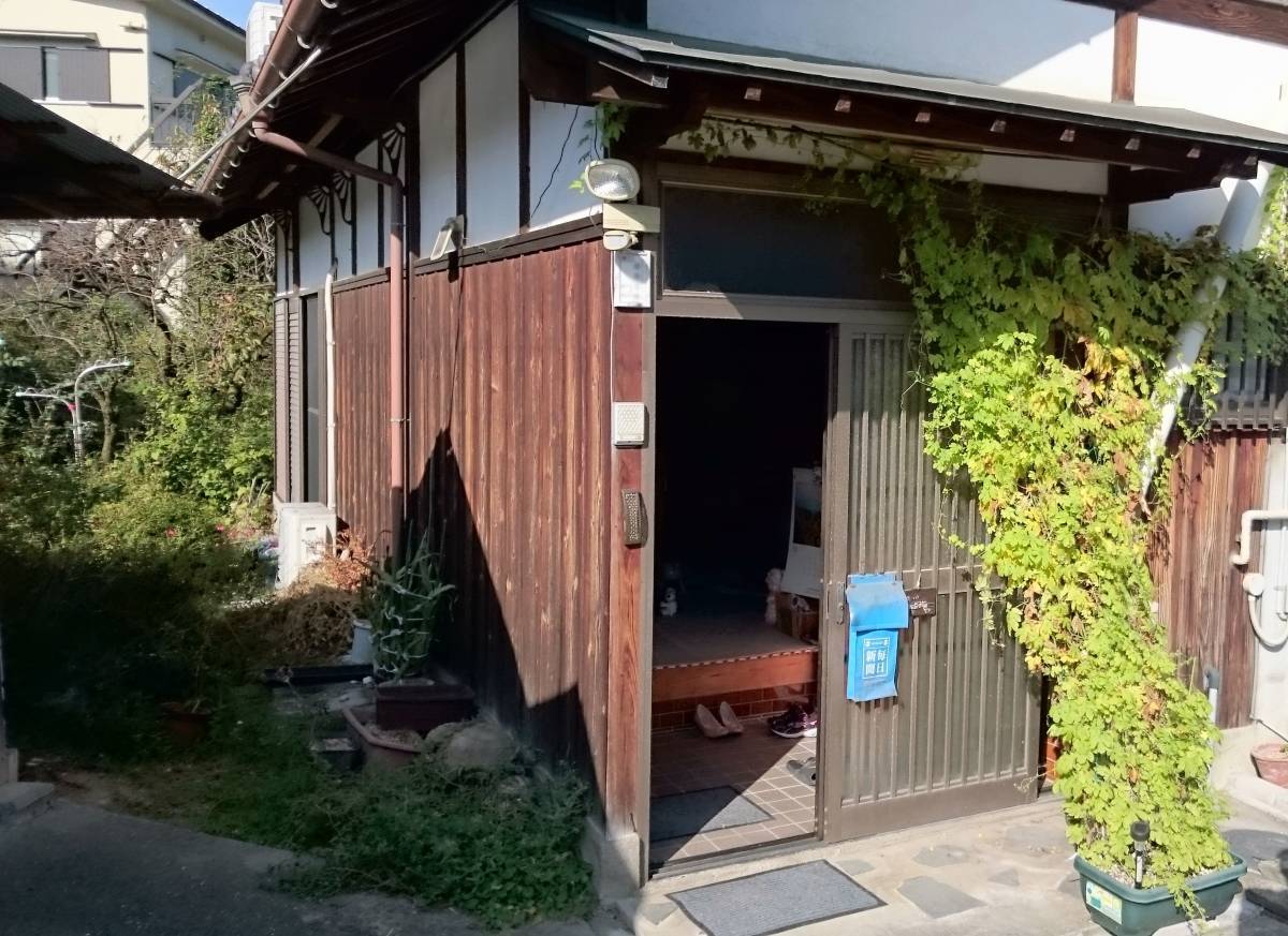 すまい:Reの0004 古い玄関引戸を新しくの施工前の写真1