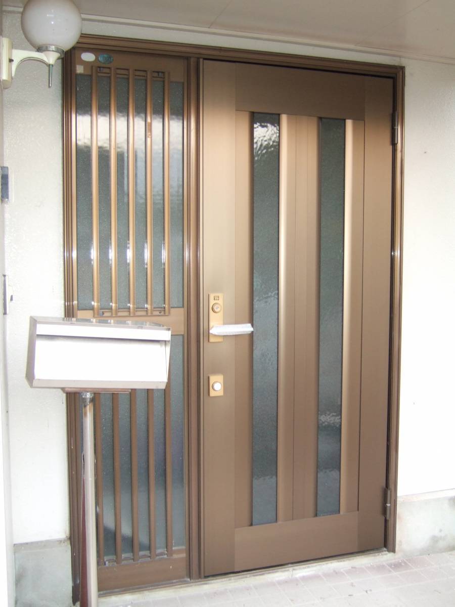 すまい:Reの0006 玄関ドア交換の施工後の写真1