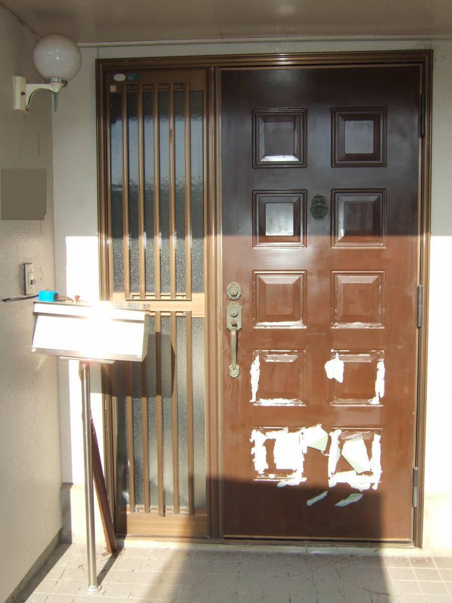 すまい:Reの0006 玄関ドア交換の施工前の写真1