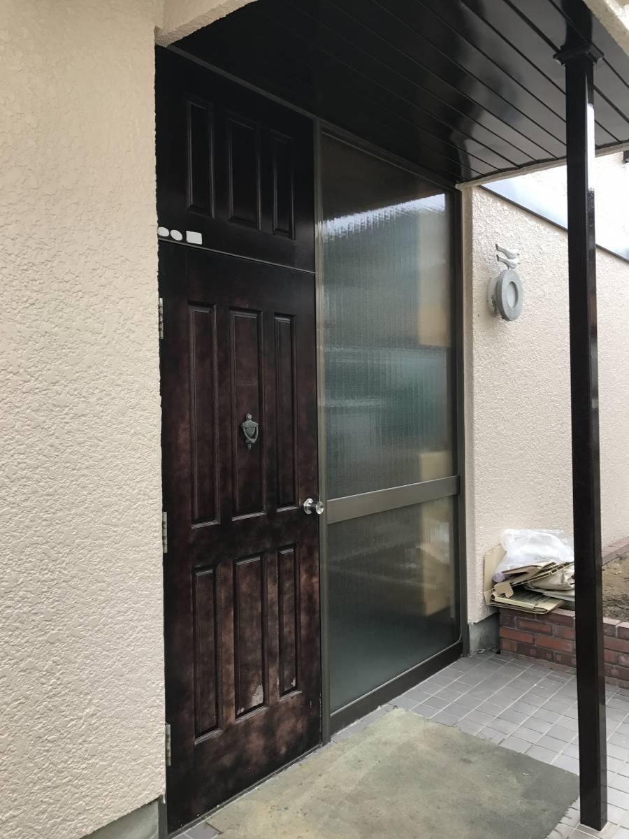すまい:Reの0007 玄関ドア工事の施工前の写真1