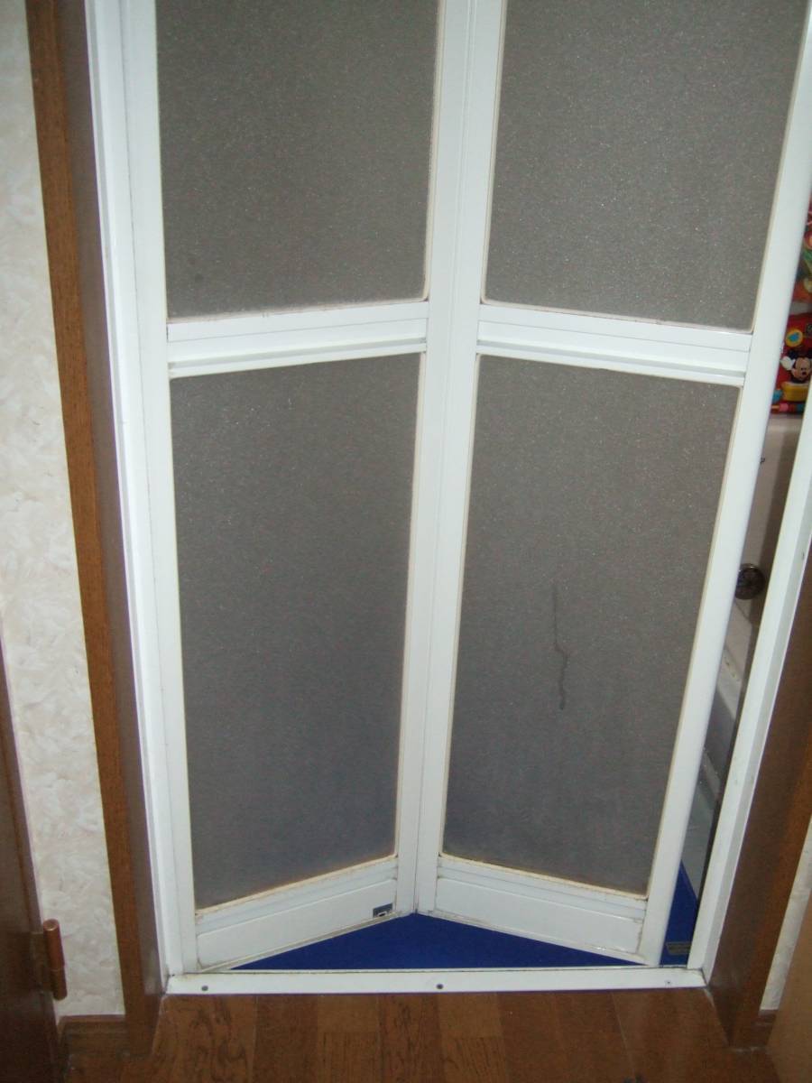 すまい:Reの0012 浴室中折ドアの施工前の写真1