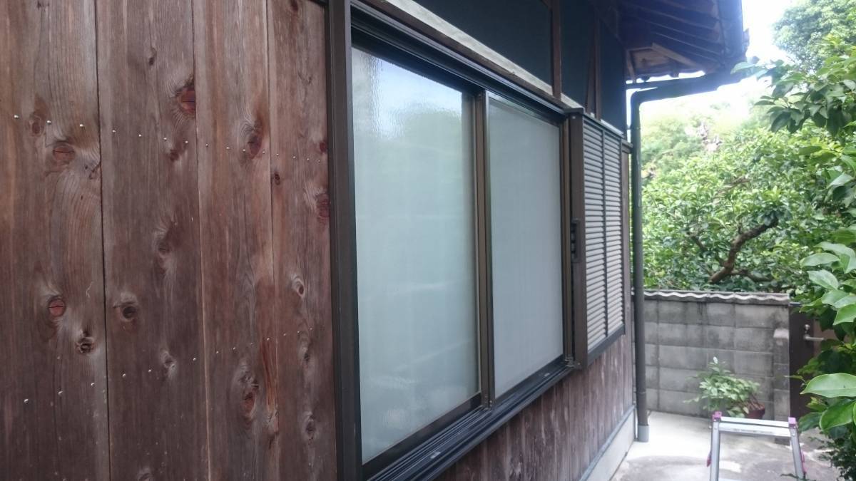 すまい:Reの0014 雨戸に面格子の施工前の写真1