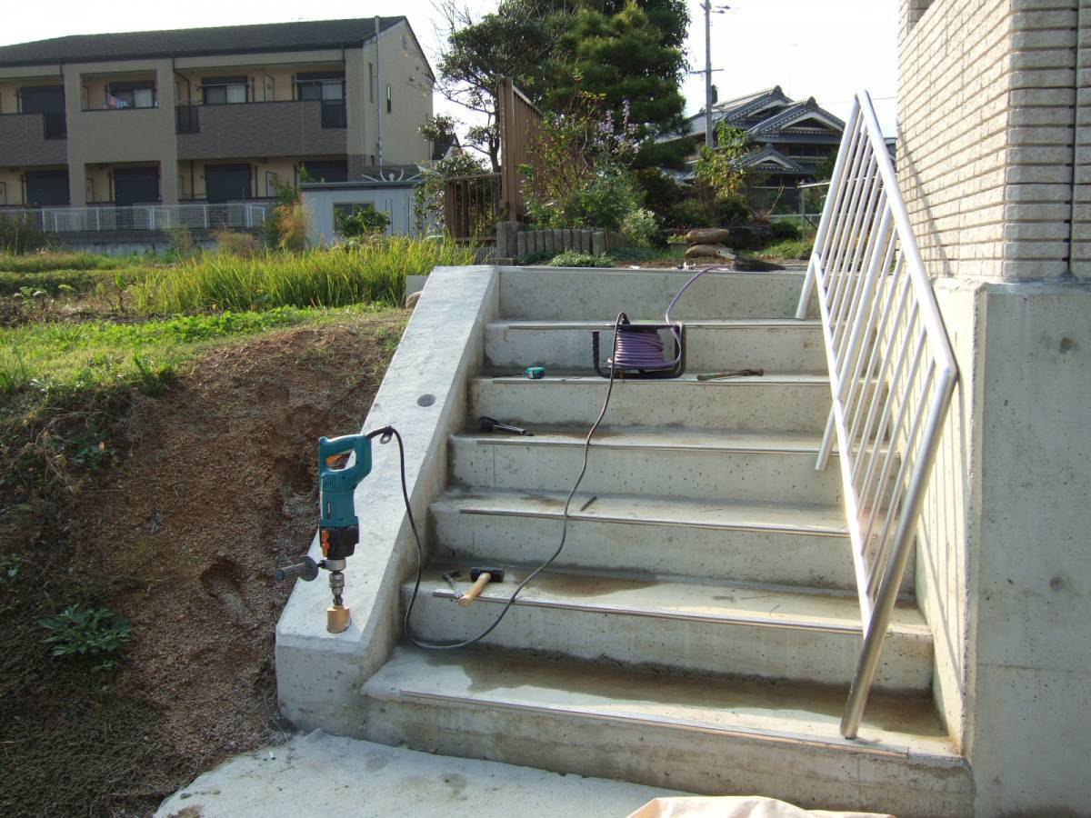 すまい:Reの0015 外部手すりの施工前の写真1