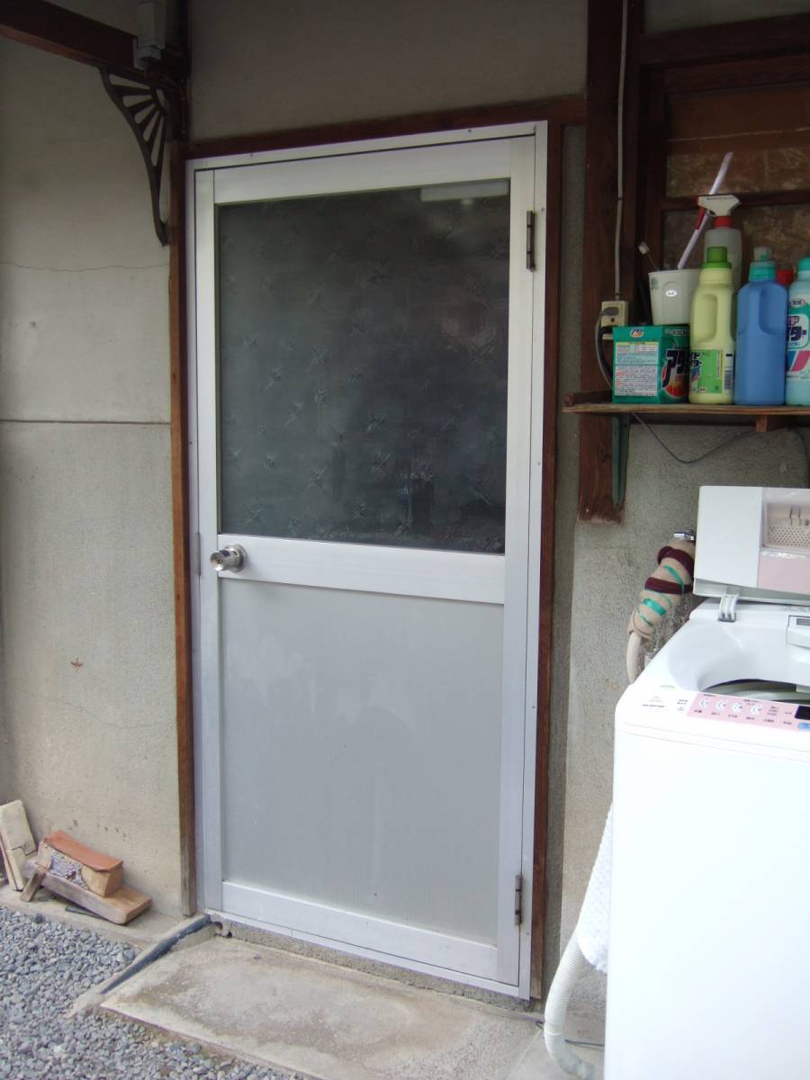 すまい:Reの0020 勝手口ドア交換の施工前の写真1