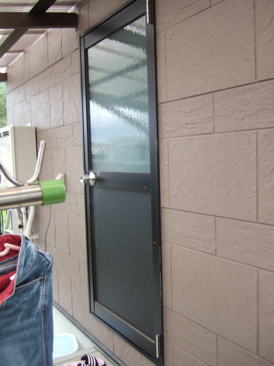 すまい:Reの0140 勝手口ドア交換 和歌山県橋本市胡麻生の施工前の写真1