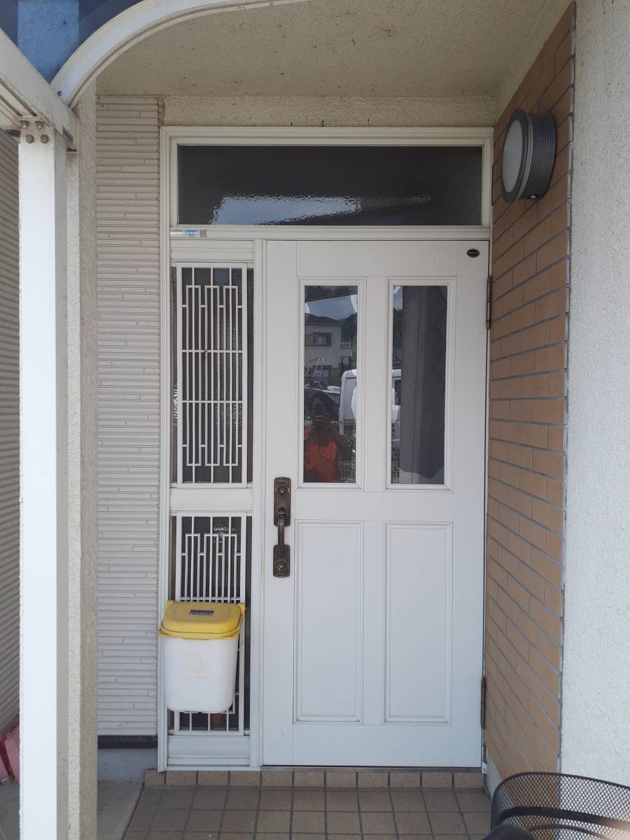 すまい:Reの0151 玄関リシェント工事 橋本市向副の施工前の写真1