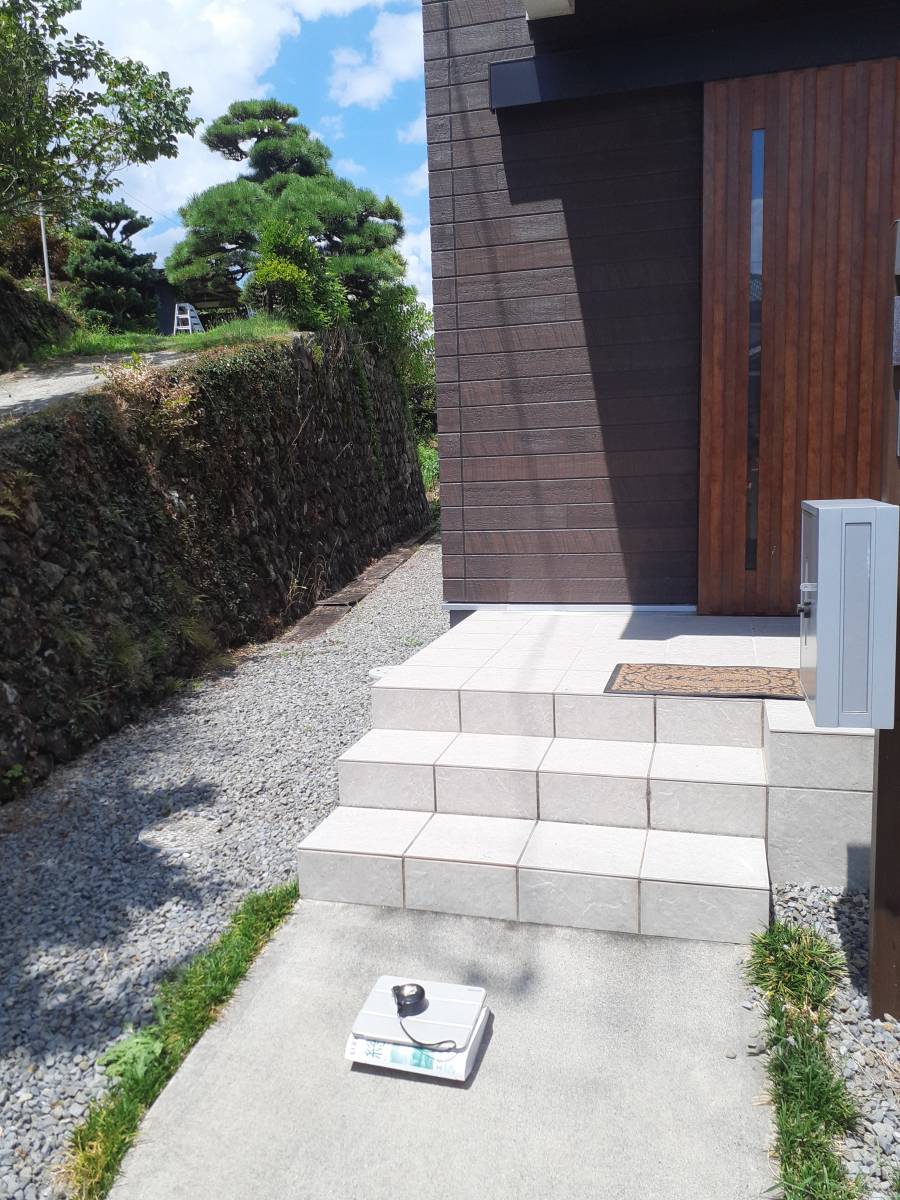 すまい:Reの0153 外部手すり新設工事 和歌山県橋本市隅田町中島の施工前の写真1