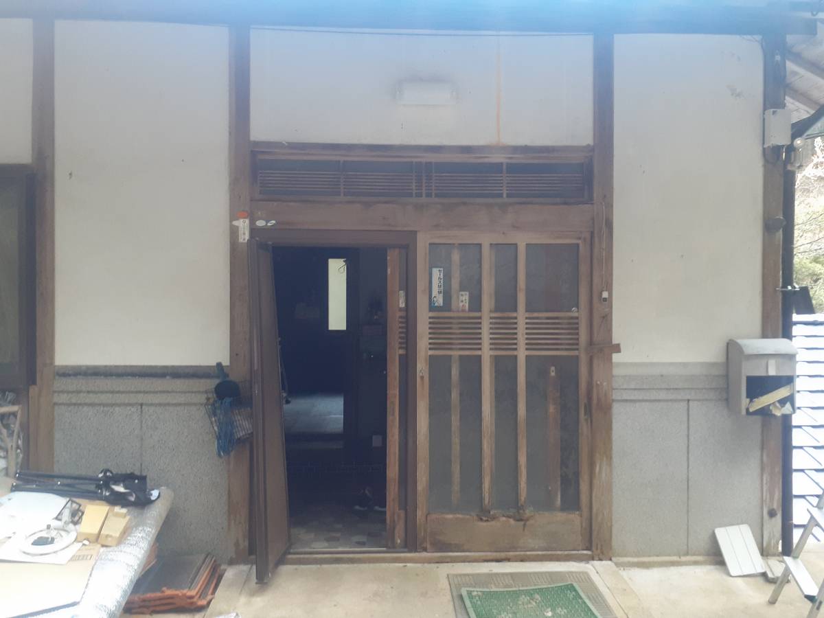すまい:Reの0154 玄関引戸リシェント工事 和歌山県九度山町河根の施工前の写真1