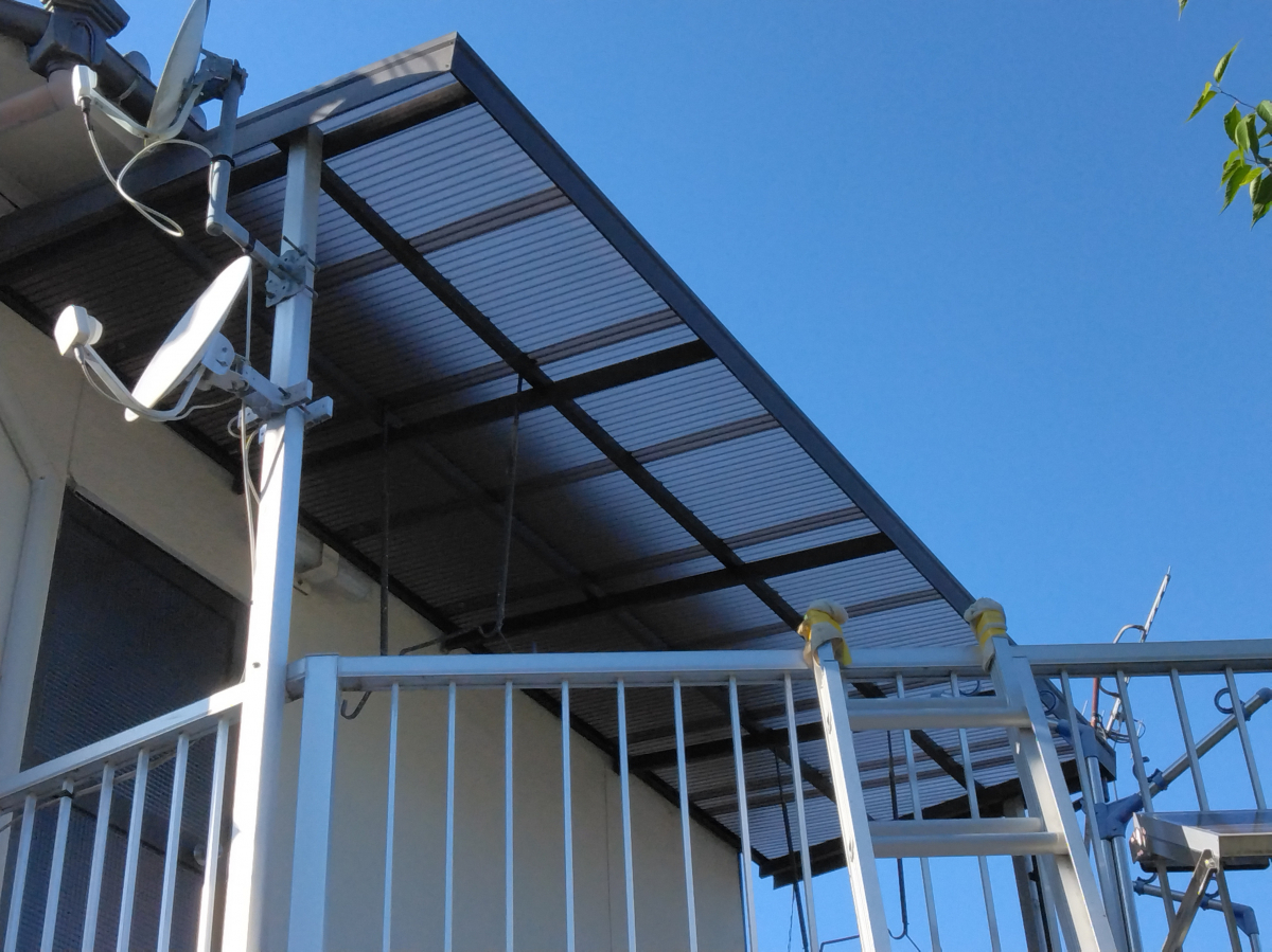 すまい:Reの0166 テラス屋根波板張替工事 和歌山県橋本市高野口町名倉の施工後の写真1