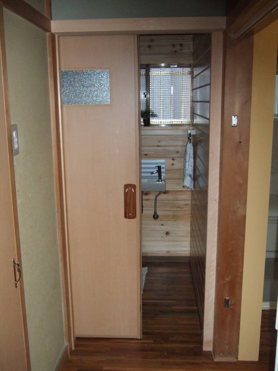 すまい:Reの0029 室内ドアを室内引戸に取替の施工後の写真1