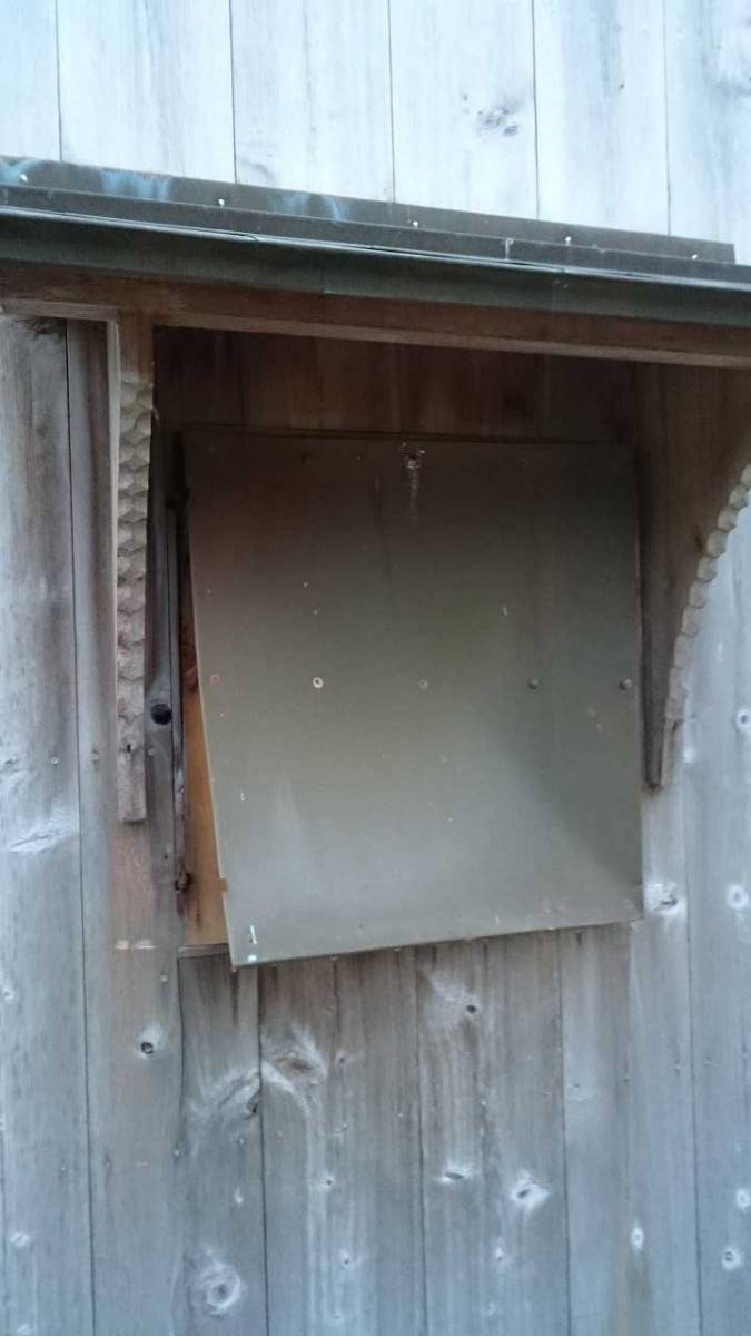 すまい:Reの0037 木製開口部に窓をの施工前の写真1