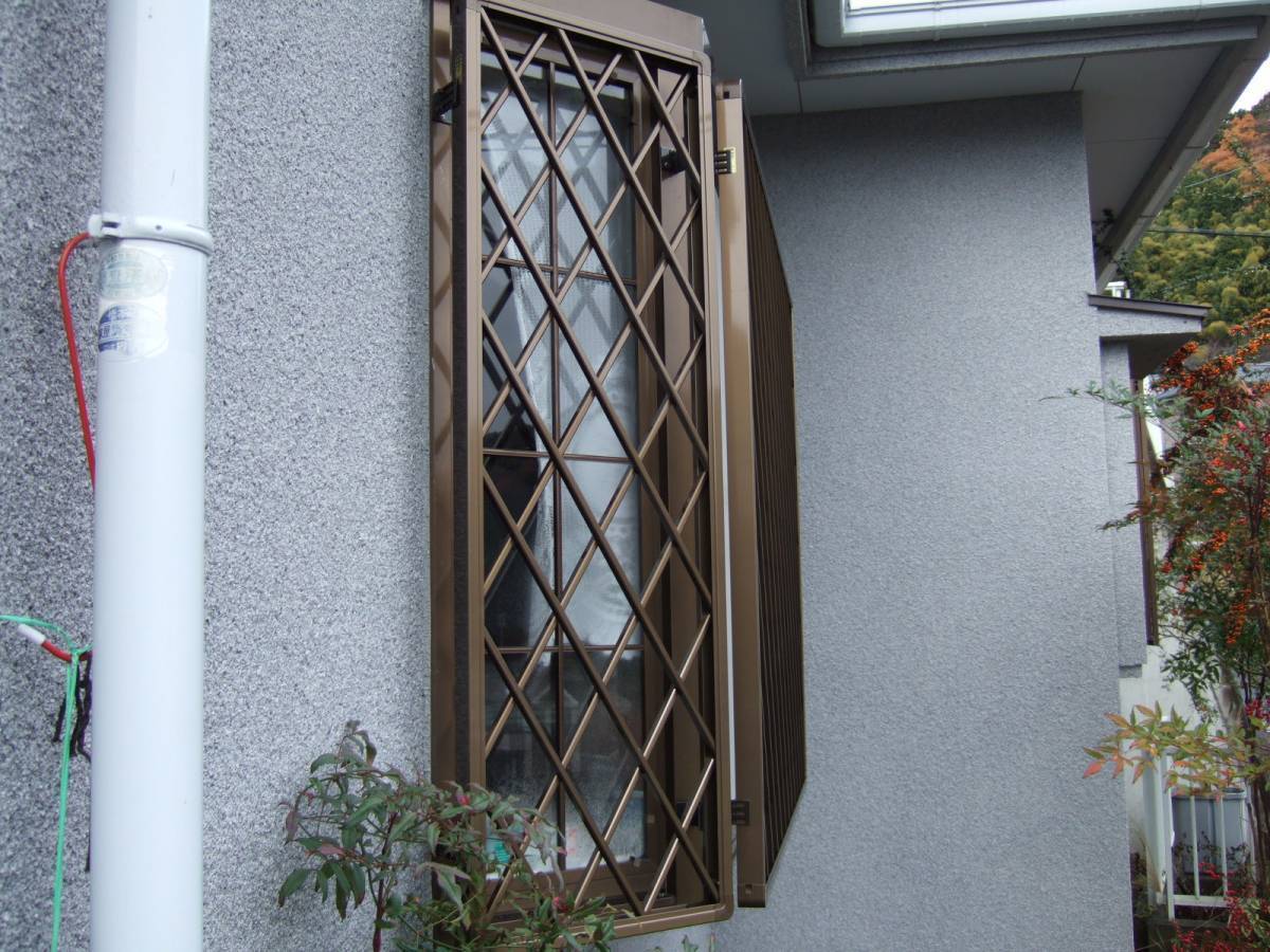 すまい:Reの0048 出窓に面格子の施工後の写真2