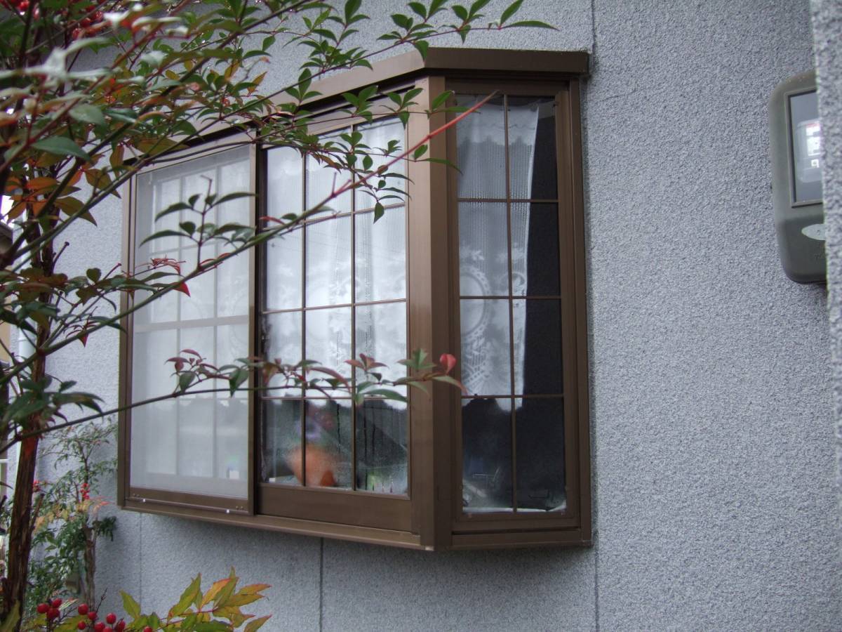 すまい:Reの0048 出窓に面格子の施工前の写真1
