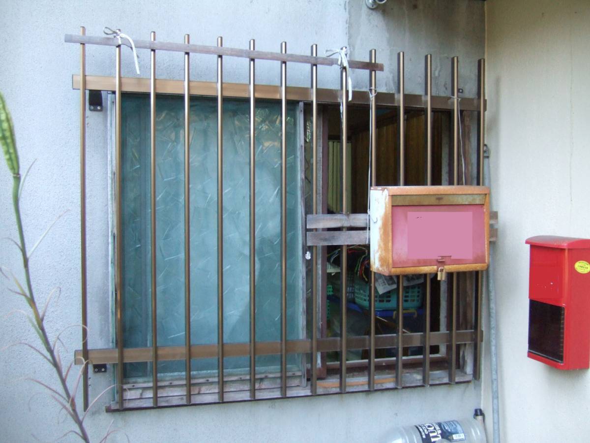 すまい:Reの0063 スチール窓にアルミサッシ取付の施工前の写真1