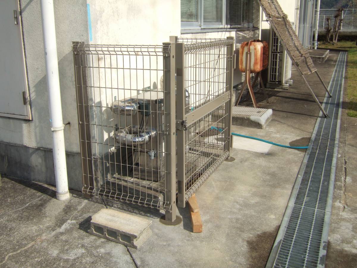 すまい:Reの0066 危険防止 ボイラー囲いの施工後の写真1