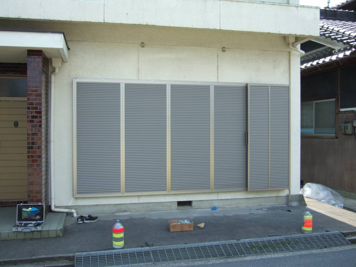 すまい:Reの0068 雨戸取付の施工後の写真1