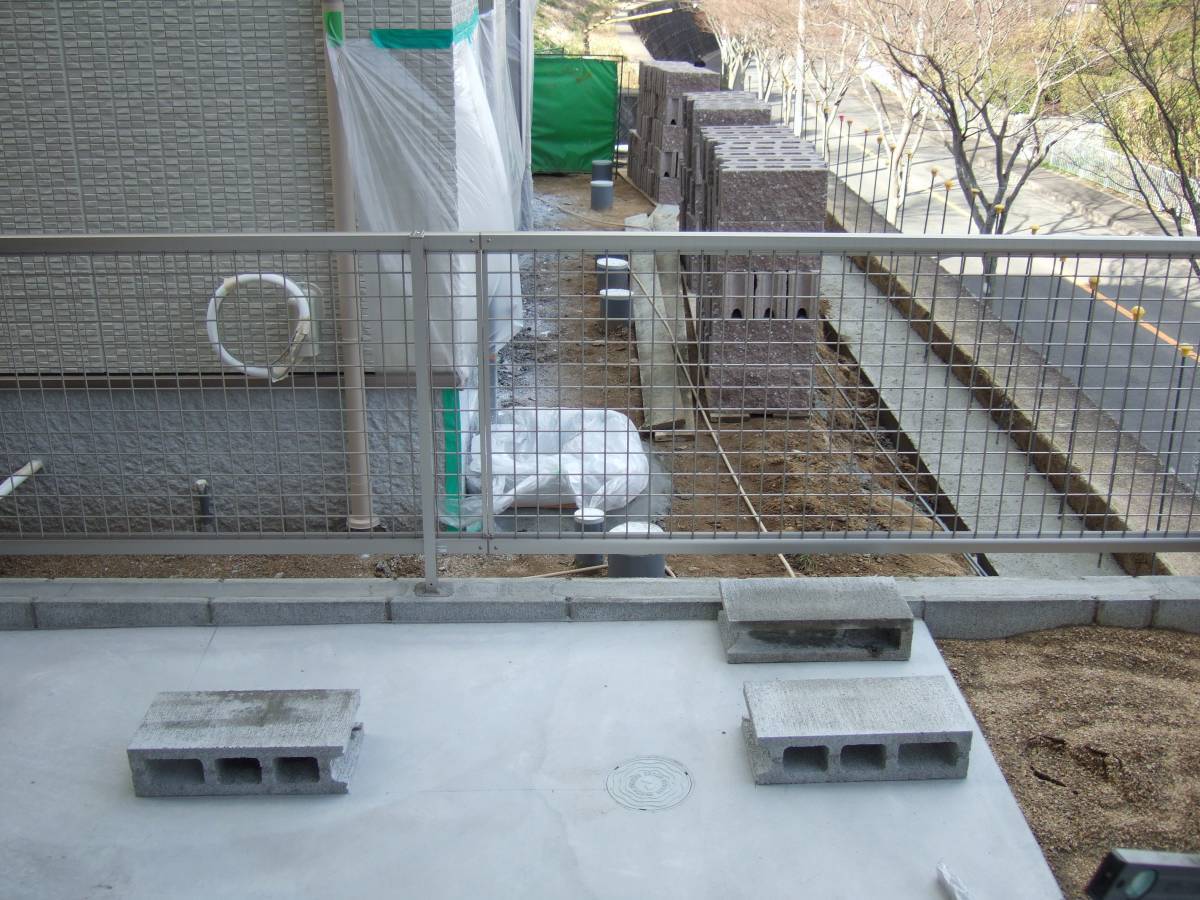 すまい:Reの0071 物置設置の施工前の写真1