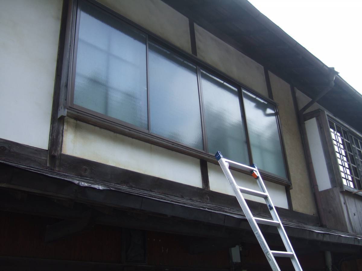 すまい:Reの0077 窓手すり取付工事の施工前の写真1