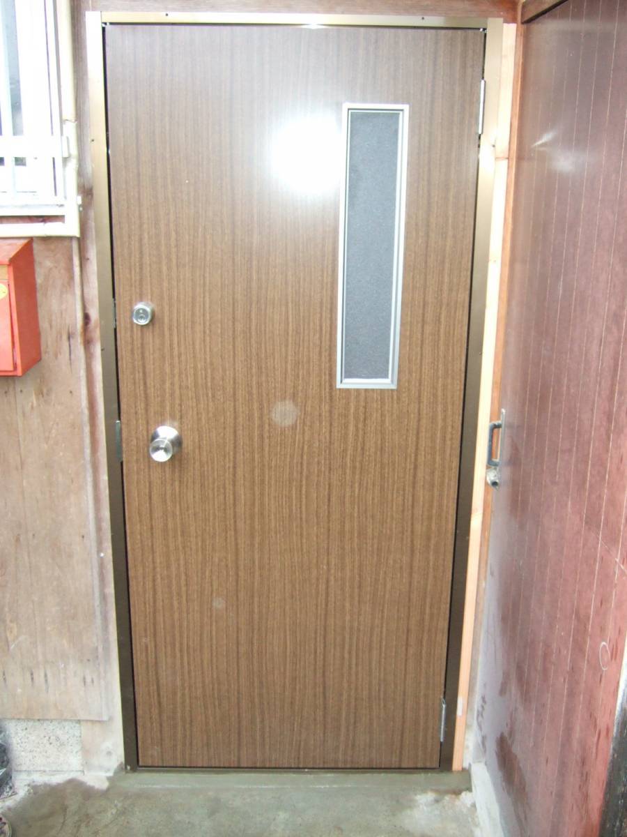 すまい:Reの0080 木製ドア交換の施工後の写真1