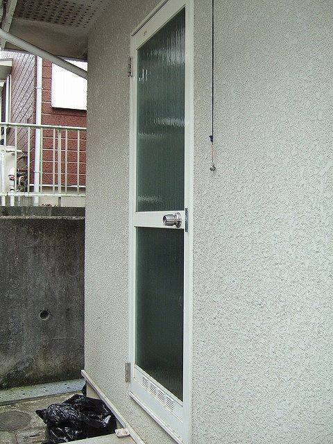 すまい:Reの0081 勝手口ドア交換の施工前の写真1