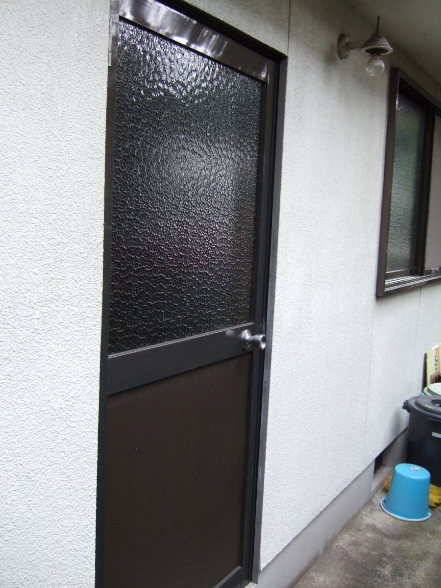 すまい:Reの0083 勝手口ドア取替工事の施工前の写真1