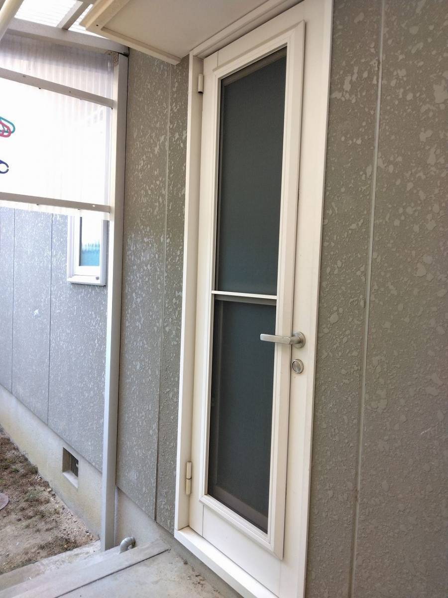 すまい:Reの0096 勝手口ドア交換の施工前の写真1