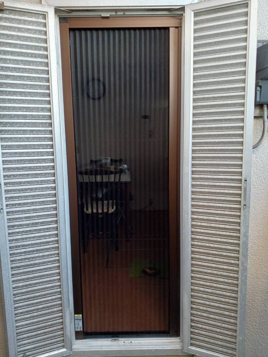 横浜トーヨー住器の網戸の交換工事。デザイン変更で使い勝手も便利に!の施工後の写真1