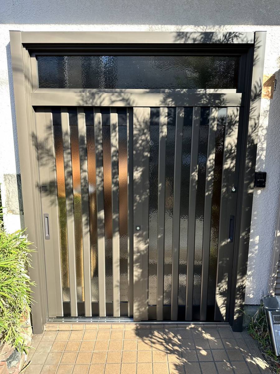 横浜トーヨー住器の1dayリフォーム「リシェント」で新しい玄関に!の施工後の写真1