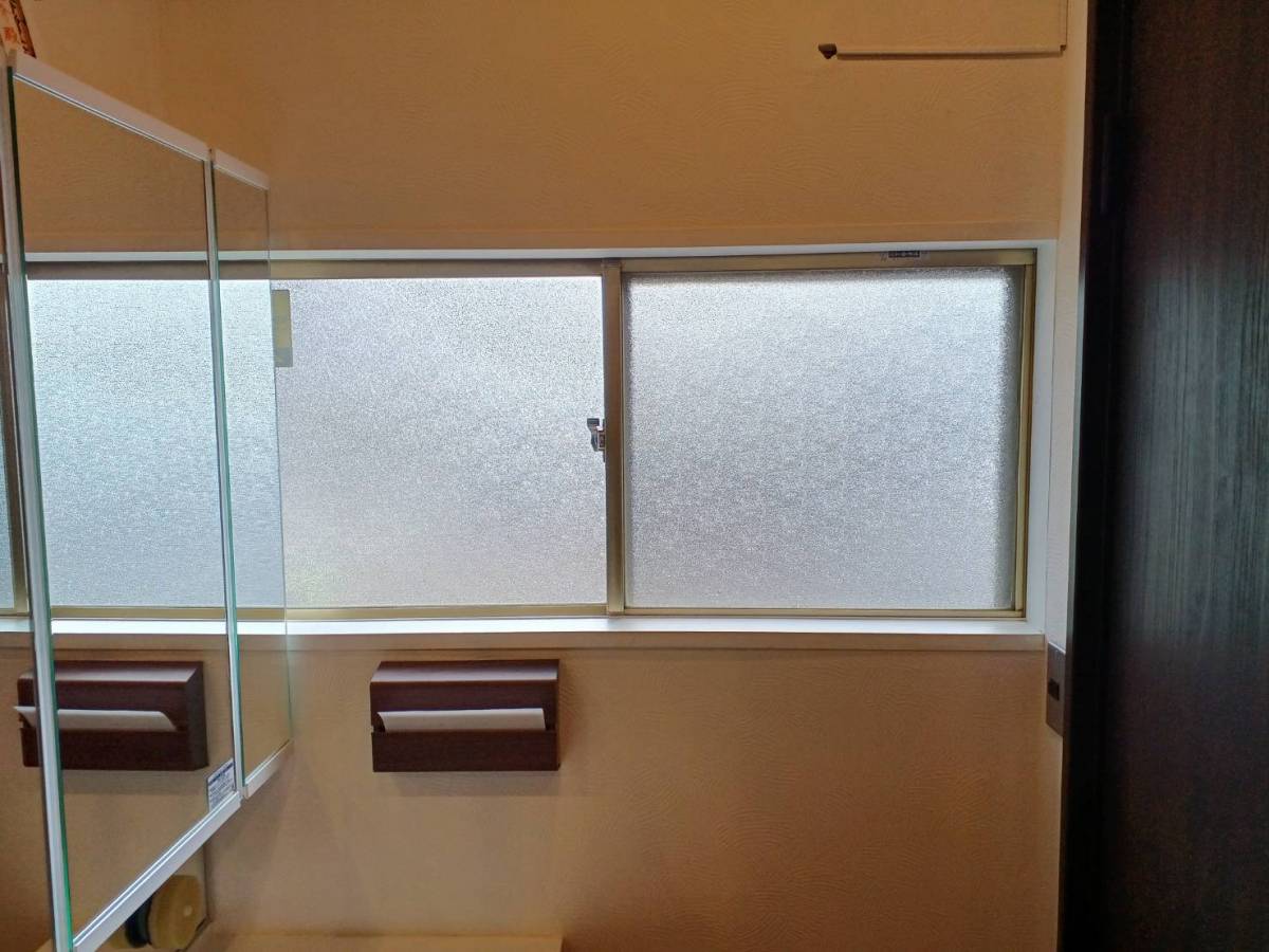横浜トーヨー住器の内窓設置で断熱効果アップ!補助金利用でお得に!の施工前の写真2