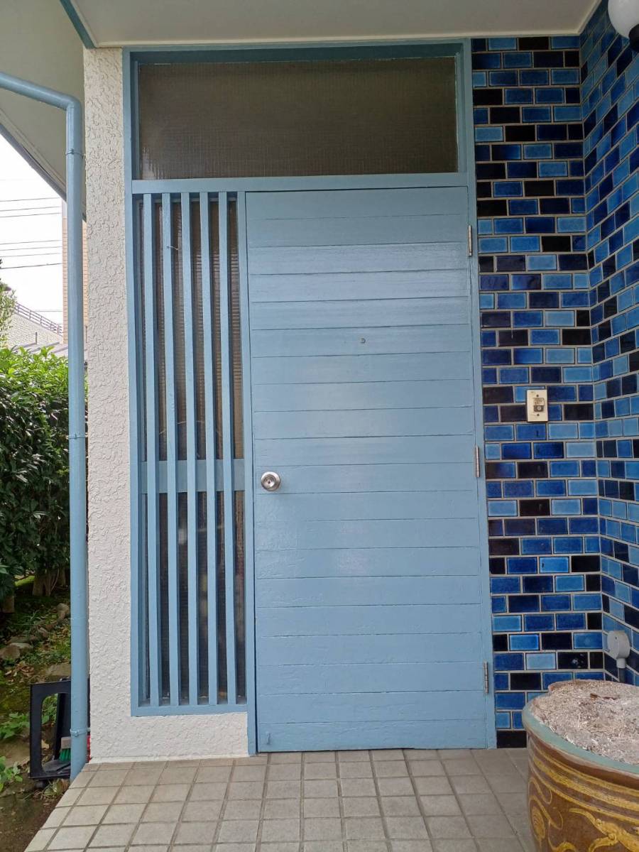横浜トーヨー住器の玄関リフォーム~リシェント玄関ドア~の施工前の写真1